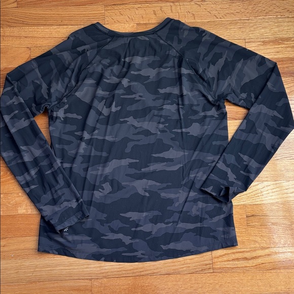 Athleta Womens Medium Black Camo Long Sleeve Shirt - Picture 3 of 4
